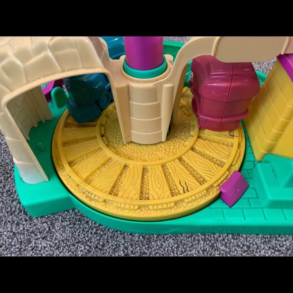 RARE Vintage 1990 PlaySkool BARNEY STATION Purple Dinosaur Spinning Train Toy - Picture 5 of 9